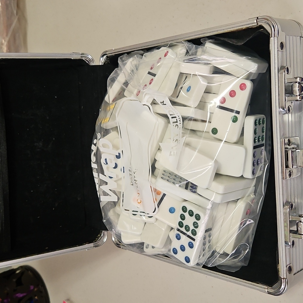 Dominos <91> Pieces In A Silver Train Box Use For Kids To Count. Or Play
